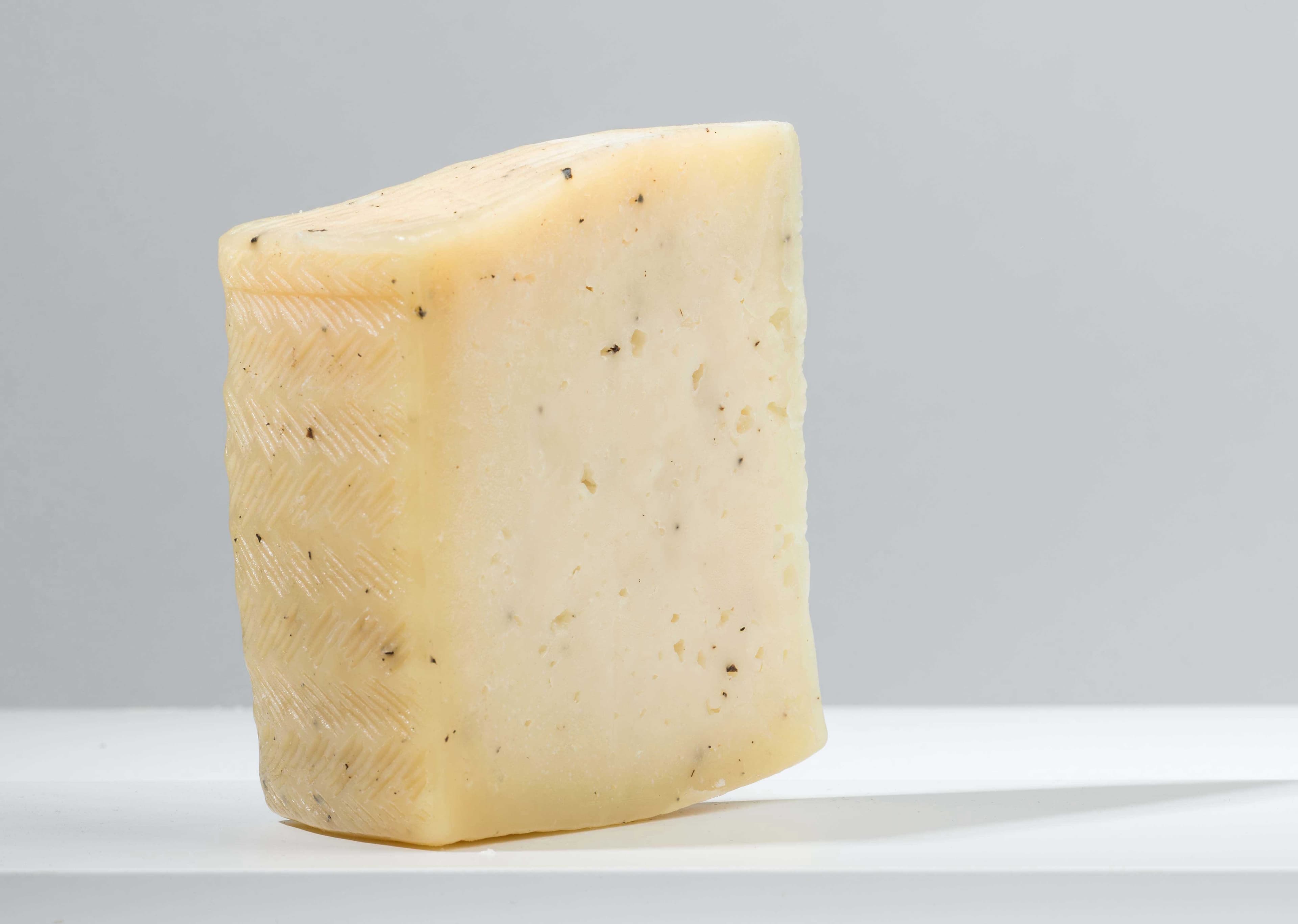 Semicurado de oveja con trufa negra Estrada Castaño – de Vinoselección – en Vinoselección