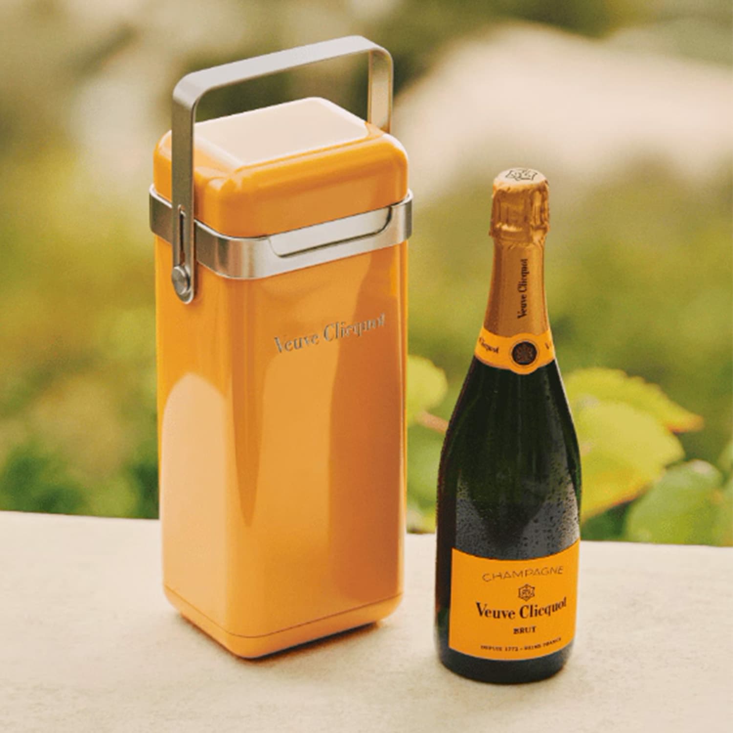 Veuve Clicquot Yellow Label + Veuve Clicquot Cooler – de Vinoselección – en Vinoselección